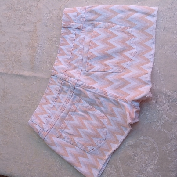 Size 7: MUDD SHORTS - Picture 4 of 5